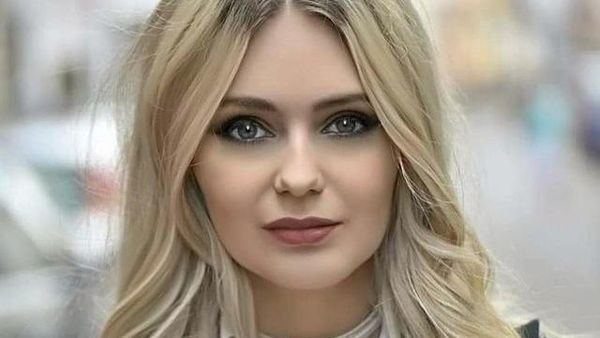 8 Potret Mantan Model yang Dipecat dari Rumah Sakit karena Terlalu Cantik