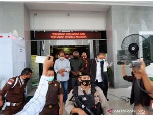 Kasus Korupsi Izin Tambang, 2 Eks Kadis di Kepri Dituntut Belasan Tahun Bui Kasus Korupsi Izin Tambang, 2 Eks Kadis di Kepri Dituntut Belasan Tahun Bui