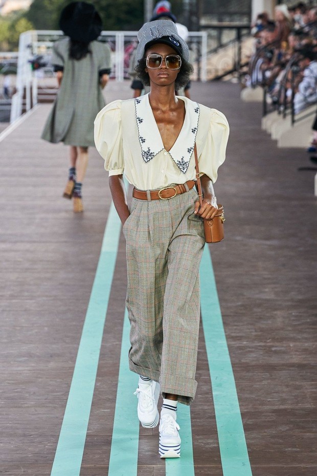 Foto: Vintage Puff Shoulder Tops Miu Miu/id.pinterest.com/Vogue Magazine