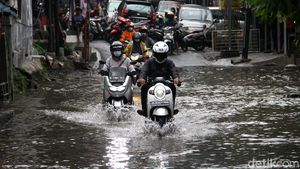 Penampakan Genangan yang Rendam Jalan Bangka Raya
