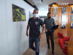 Video: Hernan Crespo Latih Sao Paulo Video: Hernan Crespo Latih Sao Paulo