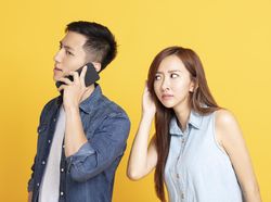 Suami Saya Ketahuan Chat Mesra dengan WIL, Apakah Bisa Kena Delik Zina?