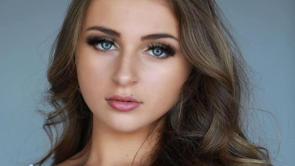 10 Foto Remaja yang Jadi Miliuner Termuda, Berawal dari Kontes Kecantikan