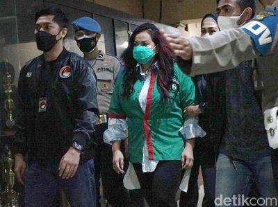 Jennifer Jill yang Kini Tertunduk Malu