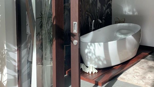 Foto: Kamar Mandi Mewah Raisa dan Hamish Daud, Ada Bathtub Rp 360 Juta