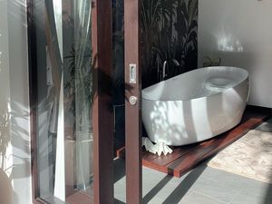 Foto: Kamar Mandi Mewah Raisa dan Hamish Daud, Ada Bathtub Rp 360 Juta Foto: Kamar Mandi Mewah Raisa dan Hamish Daud, Ada Bathtub Rp 360 Juta