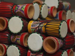 Perajin Kendang Jimbe Blitar Terkendala Bahan Baku