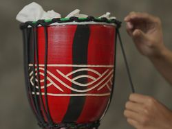 Di Blitar, Mantan ODGJ Diberdayakan Jadi Perajin Jimbe