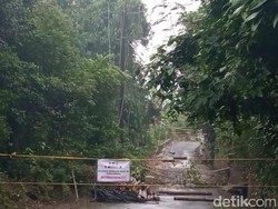 Longsoran Tebing di Cilawu Garut Semakin Meluas