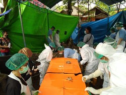 Makam Pria Ini Dibongkar Karena Dirasa Ada Kejanggalan dalam Meninggalnya