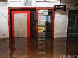 Penjelasan Polisi Tertibkan Massa Beratribut FPI di Banjir Cipinang Melayu