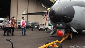 Menhub Kepincut Pesawat Buatan PTDI