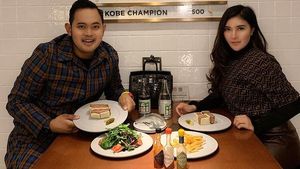 Momen Crazy Rich Malang Gilang Widya Pranama Saat Cicip Makanan Mewah