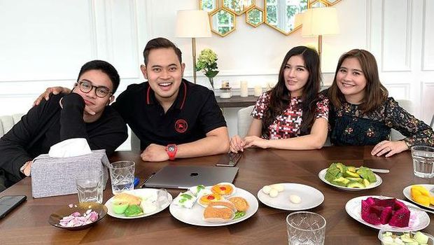 Momen 'Crazy Rich Malang' Gilang Widya Pranama Saat Cicip Makanan Mewah