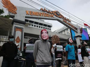 Momen Kantor Kemendagri jadi Sasaran Demo