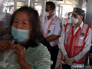 Momen Menhub Tinjau Pelaksanaan GeNose di Stasiun Bandung Momen Menhub Tinjau Pelaksanaan GeNose di Stasiun Bandung