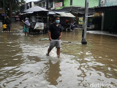 Banjir Rendam Perumahan Rawa Lumbu Bekasi