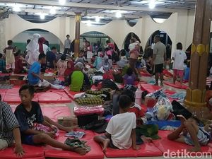 Pengungsi Banjir di Kota Pekalongan Bertambah Jadi 2.672 Jiwa Malam Ini Pengungsi Banjir di Kota Pekalongan Bertambah Jadi 2.672 Jiwa Malam Ini