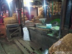 Pengunjung Pasar Caringin Bandung Tewas Diduga Ditusuk