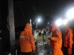 Perumahan di Halim Jaktim Kebanjiran, Tinggi Air Capai 50 Cm