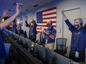 Rover Penjelajah dan Helikopter Pertama Milik NASA Sukses Mendarat di Mars Rover Penjelajah dan Helikopter Pertama Milik NASA Sukses Mendarat di Mars