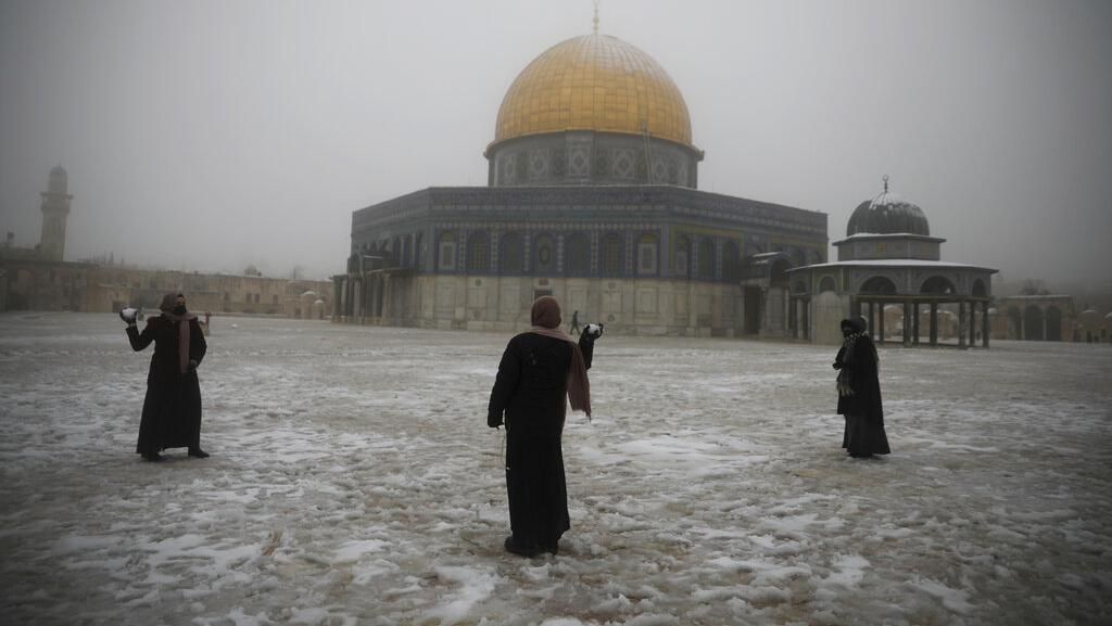 Potret Kompleks Al Aqsa yang Diselimuti Salju