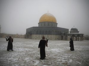 Potret Kompleks Al Aqsa yang Diselimuti Salju Potret Kompleks Al Aqsa yang Diselimuti Salju