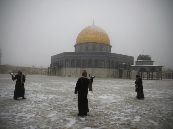 Potret Kompleks Al Aqsa yang Diselimuti Salju