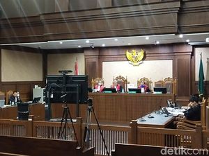 Jaksa Tuntut Nurhadi dan Menantu Bayar Uang Pengganti Rp 83 M Jaksa Tuntut Nurhadi dan Menantu Bayar Uang Pengganti Rp 83 M