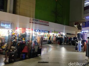 Riuh Rendah Pasar Tanah Abang Usai Pedagang Divaksinasi COVID-19