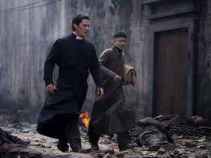 Sinopsis The Flowers of War, Aksi Pahlawan Christian Bale