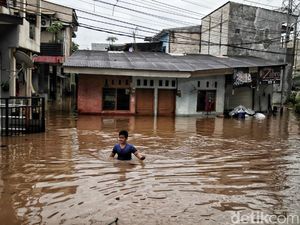 Cipinang Melayu Banjir Lagi Usai Dibanggakan Anies, Wagub: Curah Hujan Tinggi Cipinang Melayu Banjir Lagi Usai Dibanggakan Anies, Wagub: Curah Hujan Tinggi