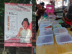 Kreatif Banget! Angkringan Ini Promosi Pakai Baliho ala Kampanye Caleg