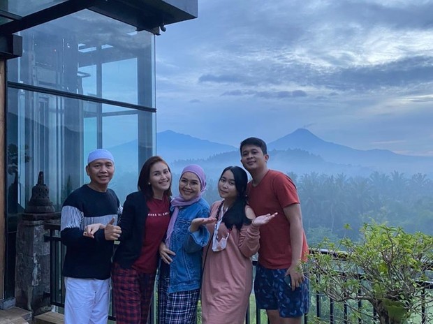 Ayu Ting Ting dan Keluarga/instagram.com/mom_ayting92_