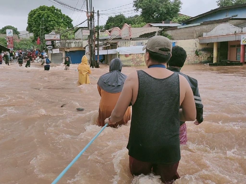 Video Banjir di Jati Mekar Bekasi, Arusnya Deras Bak Sungai!