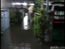 Makasar Jaktim Banjir di Sejumlah Titik, Tinggi Air Ada di Atas 50 Cm