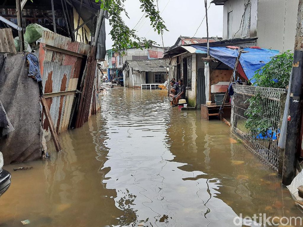 Banjir di Kampung Caman, Ketinggian Air Capai 80 Cm Banjir di Kampung Caman, Ketinggian Air Capai 80 Cm