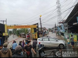 Chandra Indah Pondok Melati Banjir, Jalanan Tak Bisa Dilewati