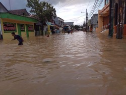 Sungai Cileungsi Meluap, Vila Nusa Indah Bogor Banjir Lagi Sampai 1 Meter