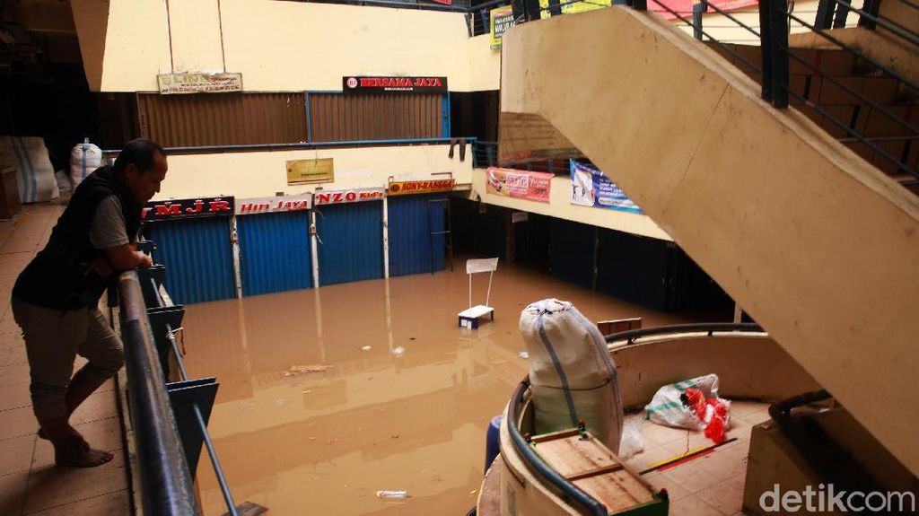 Banjir Rendam Pasar Cipulir Banjir Rendam Pasar Cipulir