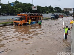 Tol Terendam Banjir: Pengelola Diminta Ganti Rugi, Kenaikan Tarif Ditinjau