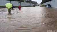 Bak Sungai, Begini Penampakan Banjir di Tol JORR TB Simatupang