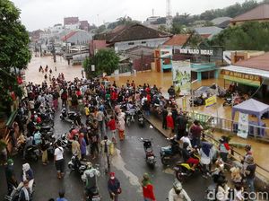 Perumahan Bumi Nasio Indah Bekasi Terendam Banjir, Warga Dievakuasi