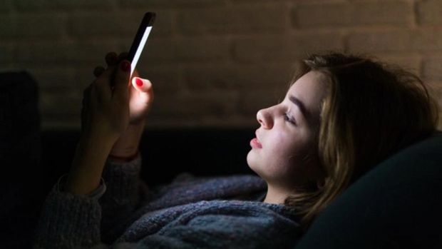 Bermain Gadget Sebelum Tidur