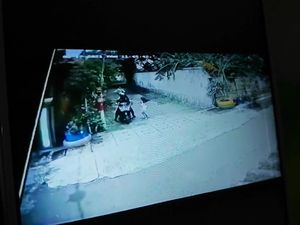 Rebut HP yang Dijambret, Bocah SD di Pasuruan Terseret Motor Terekam CCTV
