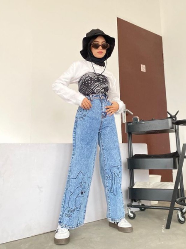 Foto: Cullote jeans dan bucket hat/instagram.com/aishaibrahimmm Foto: Cullote jeans dan bucket hat/instagram.com/aishaibrahimmm