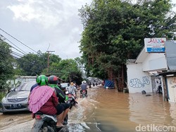 Terpaksa Lewat Banjir? Perhatikan Ini