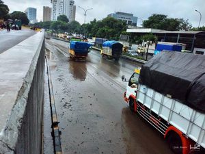 Genangan Air Surut, Gerbang Tol JORR Seksi S Dibuka