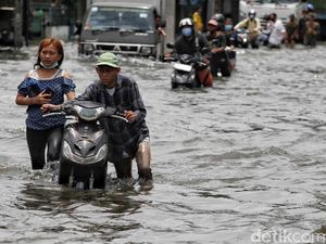 Jalan Kapuk Raya Lumpuh