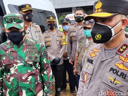 Antisipasi COVID, Kapolda Metro Minta Pengungsi Banjir PGP Bekasi Di-swab